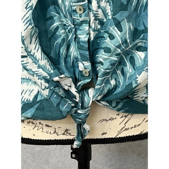 CC california Women linen top floral size medium hawaiian Leaves top - Picture 2 of 8